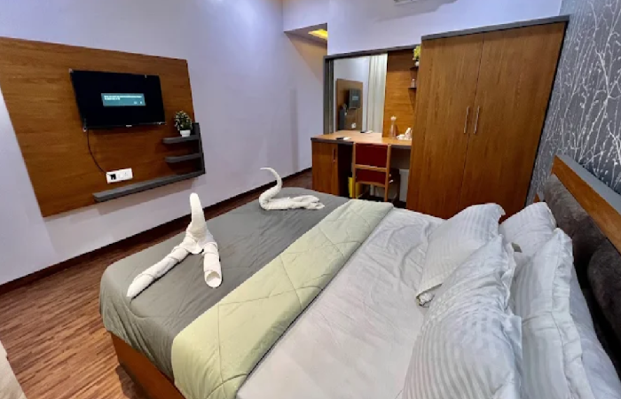 1 x Deluxe A/C Room